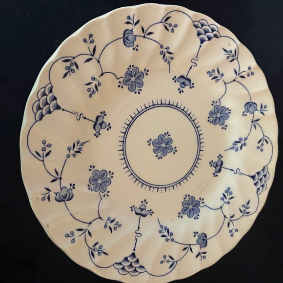 Myott Finlandia 1982 Floral Dinnerware Plates (8) - Picture 1 of 5